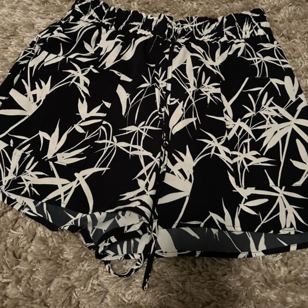 Express Women's Black and White palm tree summer Shorts